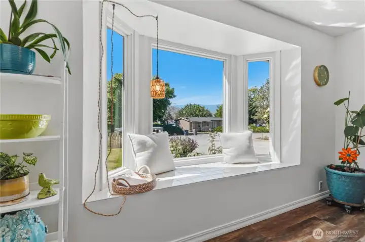 Cozy window bench