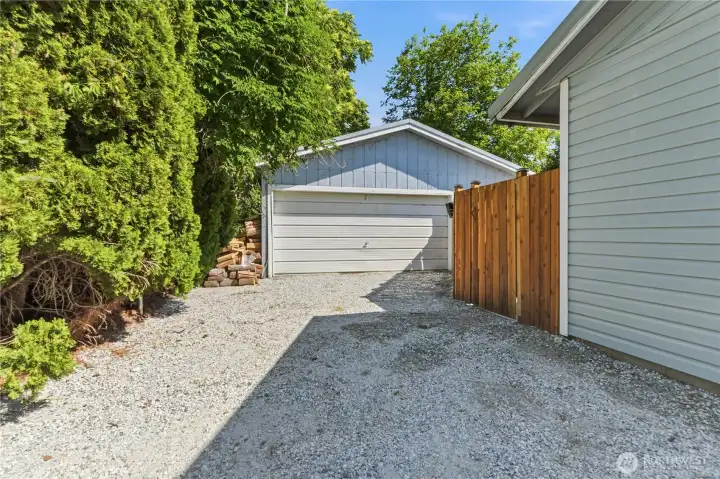 Large Detached 2 car Garage/ Shop