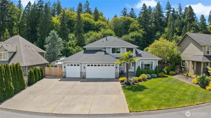 Welcome Home to this Stunning Residence in Orting!