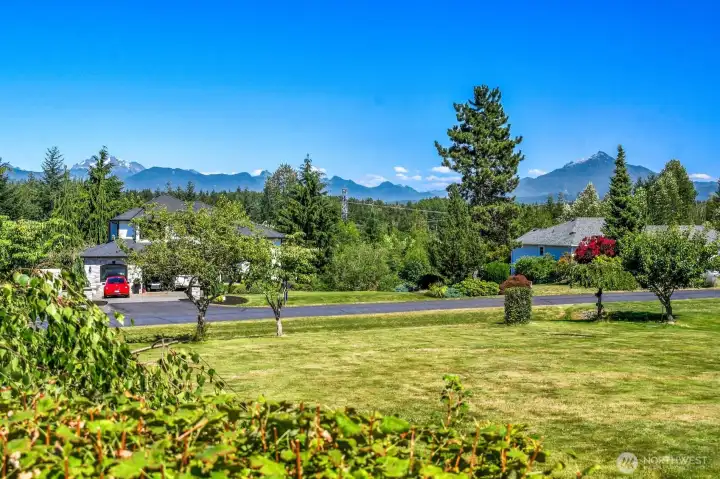 Enjoy stunning views of the Cascade mountain range—a truly exceptional setting that makes this property as memorable as it is beautiful. Enjoy stunning views of the Cascade mountain range—a truly exceptional setting that makes this property as memorable as it is beautiful.