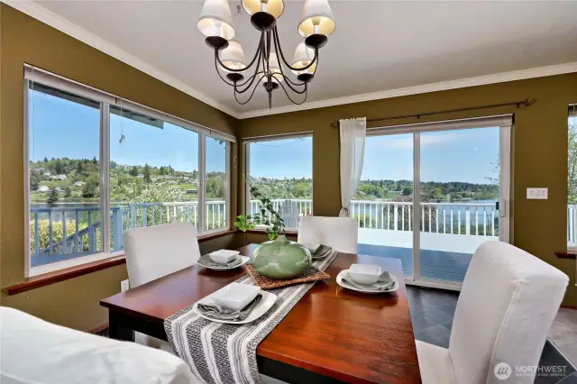 Table with a view? Yes, please!