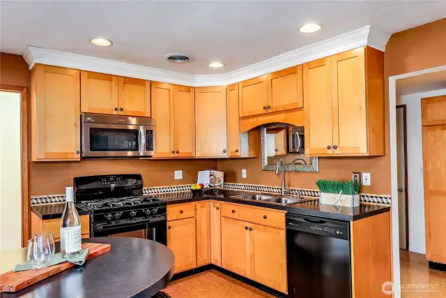 Well appointed kitchen, there is also a large butler's pantry around the corner.