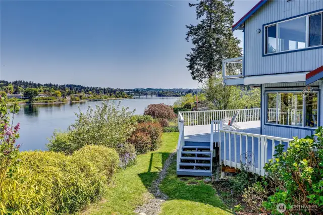 VIEWS of the Port of Washington Narrows from nearly every room!
