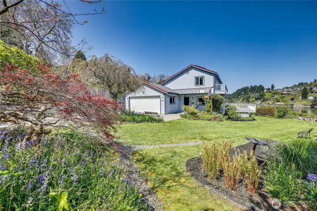 Looking for peace and solitude with a view? You've got enchanting gardens and restful spaces throughout this lovely property.