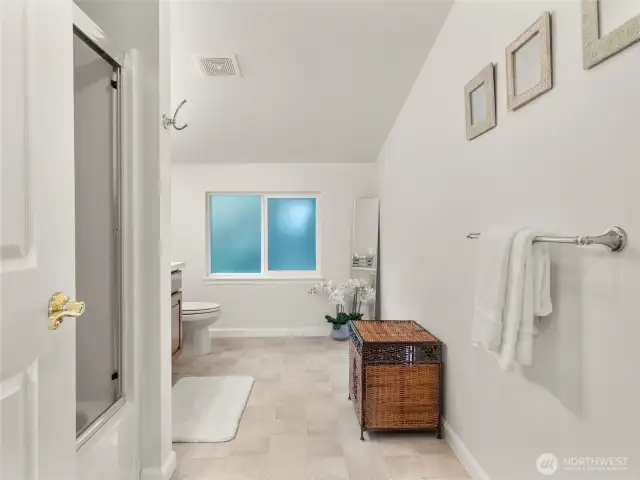 Upstairs full bathroom, across from the two upper level bedrooms.