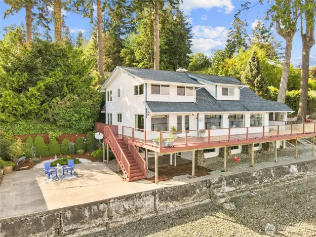 Multiple outdoor living spaces to enjoy and really maximize your new waterfront lifestyle.