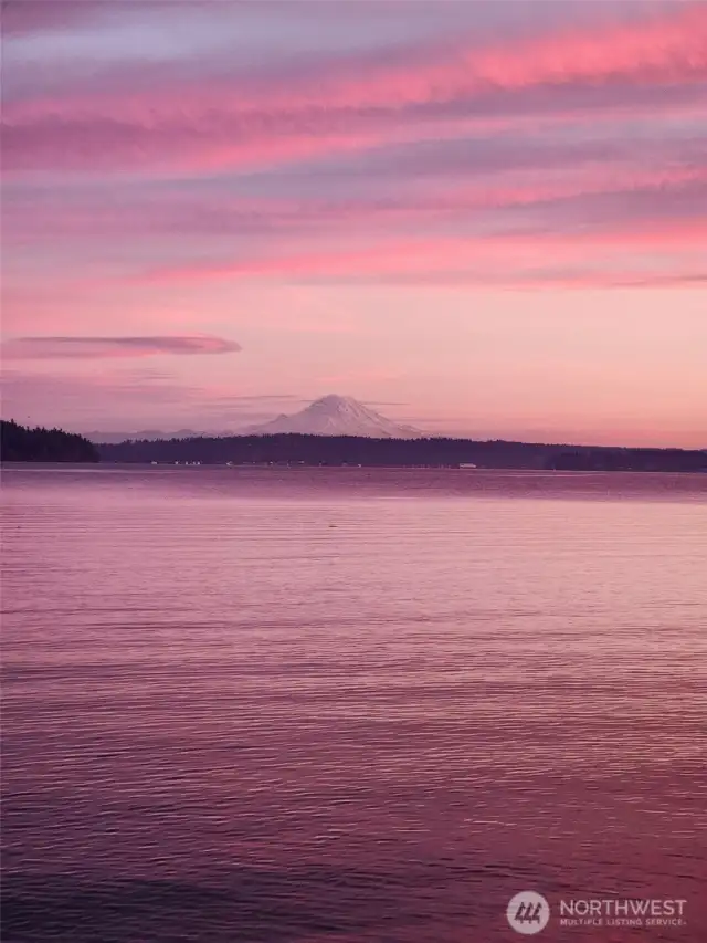 Another gorgeous shot of Mt. Rainier at sunset. Ahhhhh.