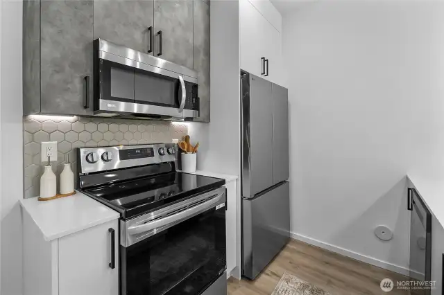 Photos are of model home 826B. Floorplan and finishes may vary