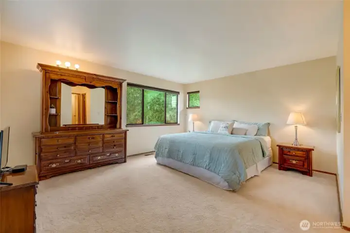 Primary = big bed, big windows, big yes.