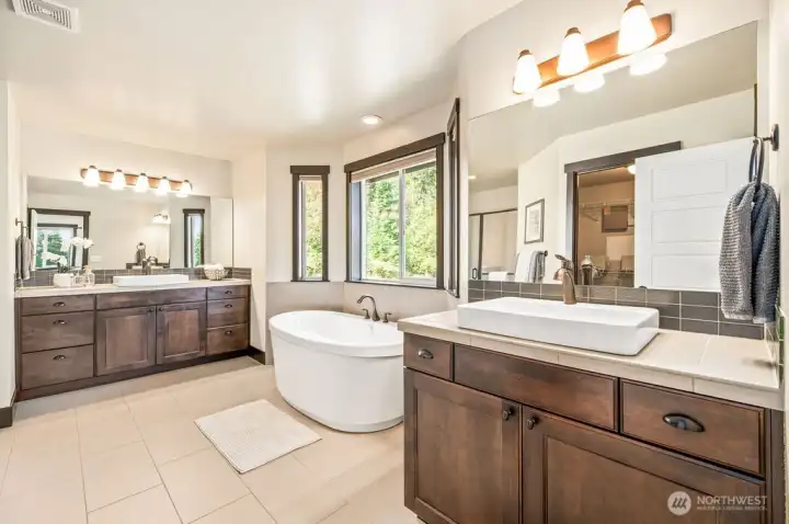 Five piece primary bath