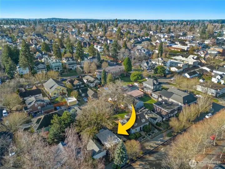 Located in Tacoma’s desirable North End and just a short stroll to local favorites like the Parkway Tavern, Frisko Freeze, the Tacoma Little Theatre, and Hank’s Bar & Pizza—only four doors down!