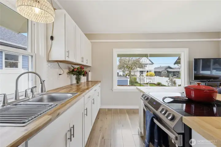 Plenty of counter and cabinet space.