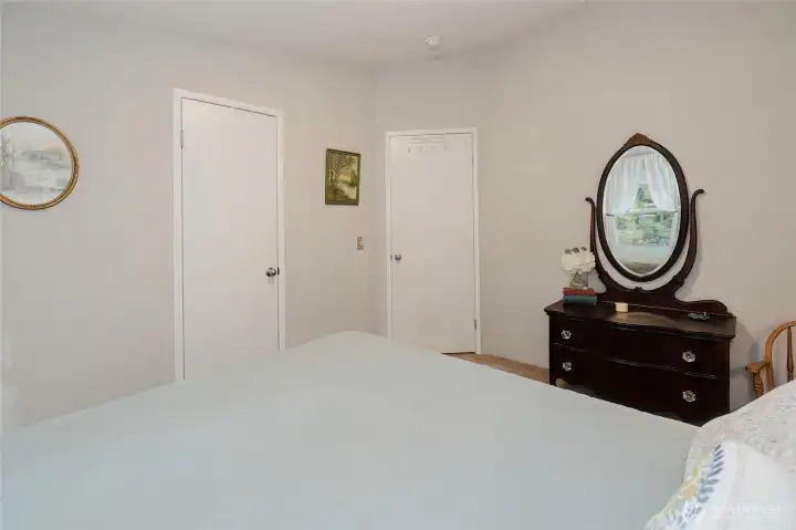 Guest, or Second bedroom.