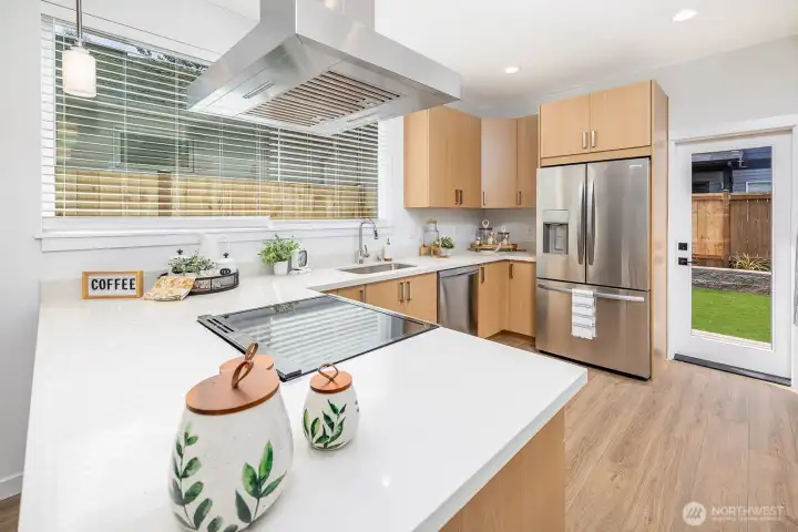 Huge kitchen with all appliances included. **st