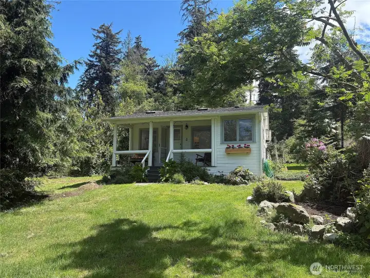 Sweet cottage w/rocking chair front porch in Baby Island Heights on 1/2 acre lot!  Large front & back yards, garden space, walk to neighborhood community beach.