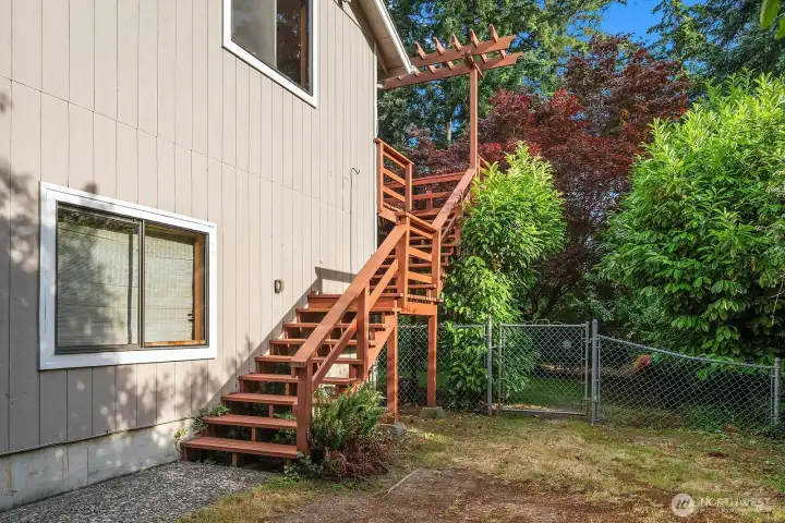 An exterior stairway leads up the guest apartment.