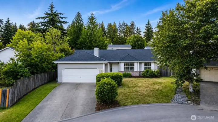 Beautifully kept home on a quiet cul de sac!