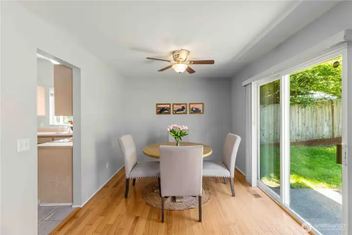 Round or rectangle, this dining space has room for the whole group!