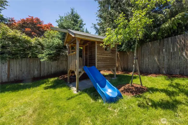 Super cool fort! Envy of the neighborhood!
