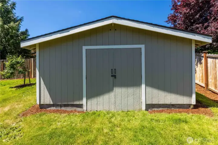 200 sqft shed with heat, power and ethernet! Has been an office in the past, what will you do with this bonus space?