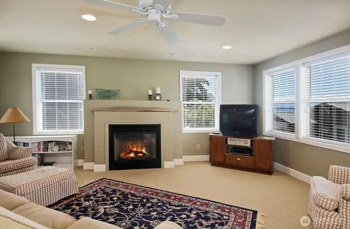 Guest suite living area with dining space. Guest suite living area with dining space.