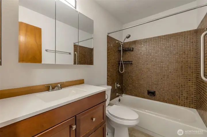 Full Bath Full Bath