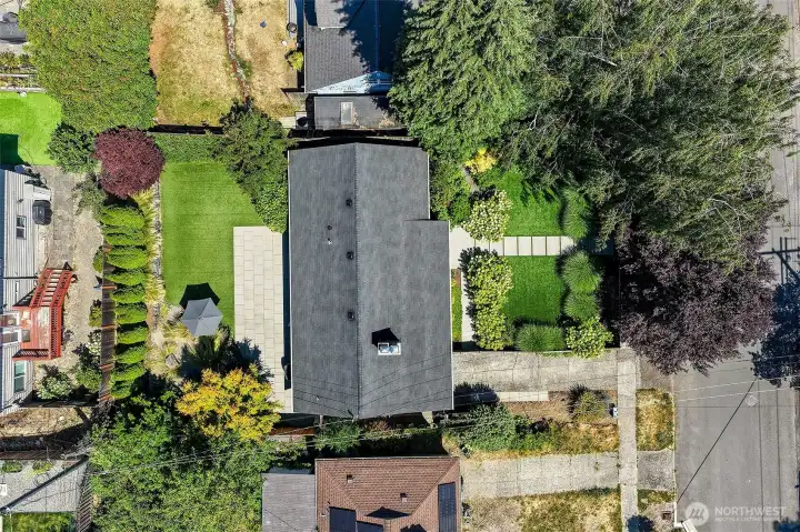 The aerial view reveals the property’s private garden setting, manageable footprint and unusually strong integration of home and landscape. The aerial view reveals the property’s private garden setting, manageable footprint and unusually strong integration of home and landscape.