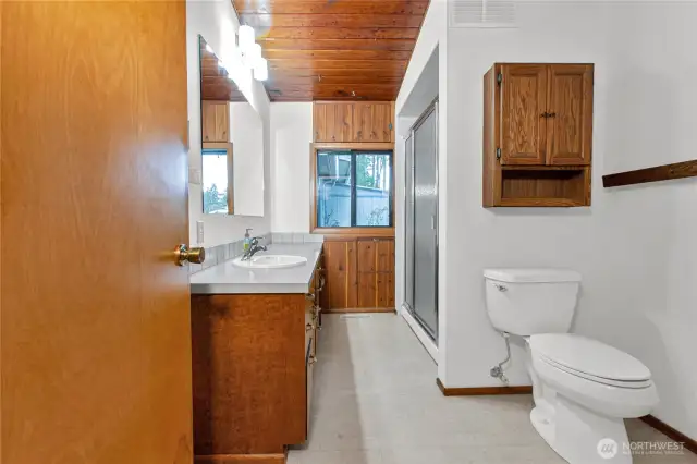 3/4 guest bath....