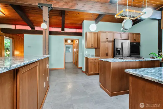 Dual kitchen islands to work from.....
