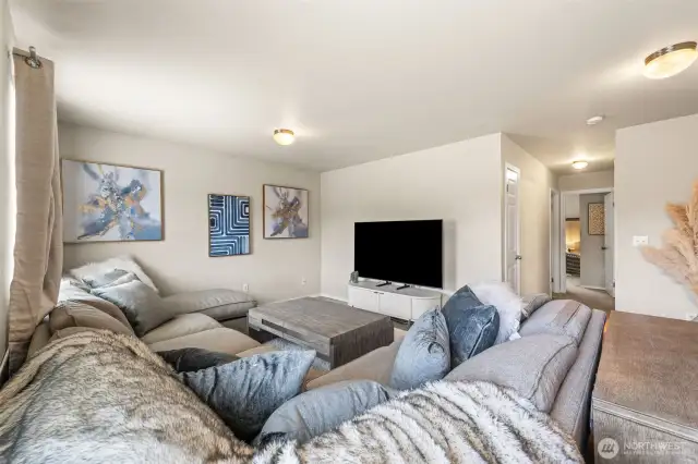 Seperate hall to additional 2 bedrooms and full bathroom.