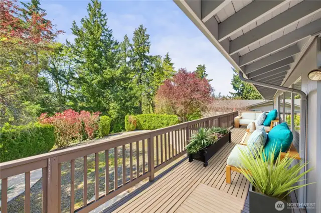Spacious covered deck