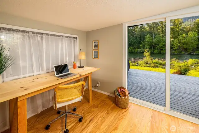 Zoom calls with a river view? Yes, please. This serene workspace offers high-speed connectivity and uninterrupted vistas—making remote work feel less like a task and more like a gift. Whether you're dialing in or writing that novel, inspiration flows freely here.