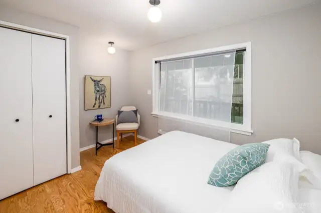 Clean lines, natural light, and peaceful vibes make this guest-ready bedroom a favorite for friends, couples, or solo travelers. Whether used for restful nights or remote work, it’s part of what makes River House Retreat so adaptable—and so memorable—for short-term stays.