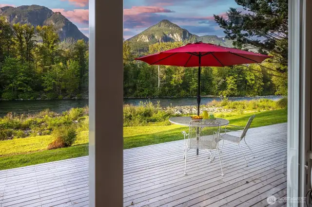 Slide open the door and step into your own private postcard. With mountain peaks rising beyond the river and a 600+ SF cedar deck beneath your feet, outdoor living at River House Retreat is effortless—ideal for morning coffee, sunset dinners, or simply letting the day unfold naturally.