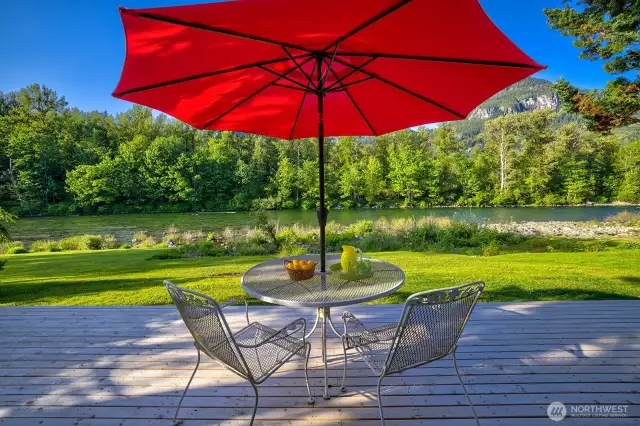 Dine under the red umbrella as Mount Index and the Baring Mountains rise in the distance, with the legendary Cable Hole of the Skykomish River flowing just yards away. It’s a view that captures the drama of the Cascades and the calm of river life—all from your own backyard.