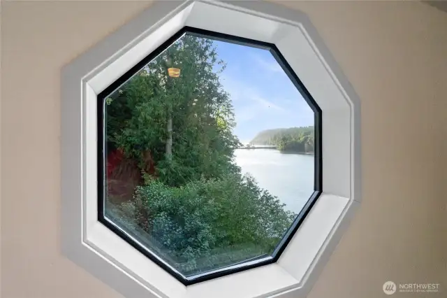 Wake up to gentle tides through the charming peek-a-boo octagon window, bringing nature’s beauty right into your space.