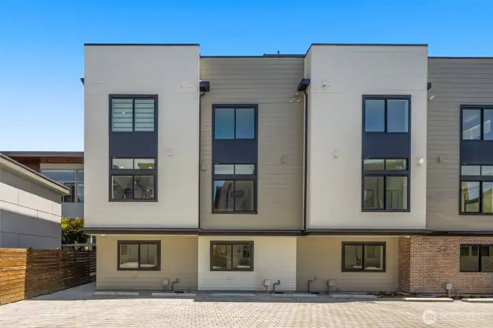 Parking space, bold lines, and oversized windows create a façade that feels both modern and timeless.