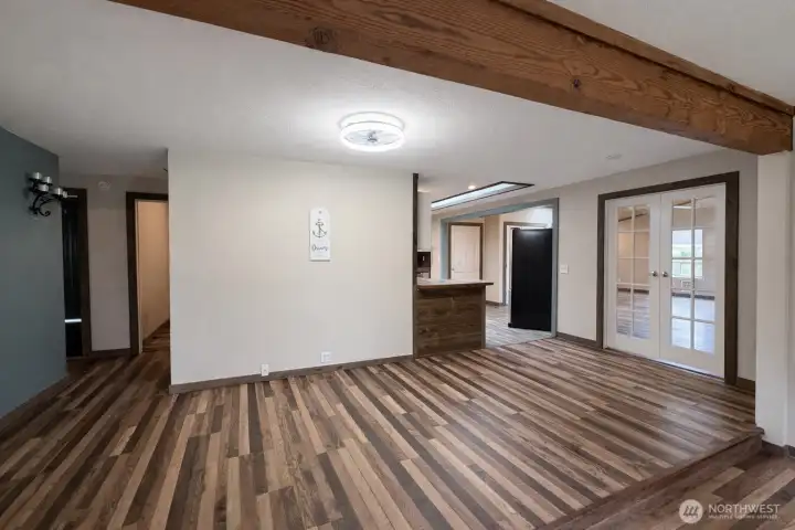 Large entryway Large entryway