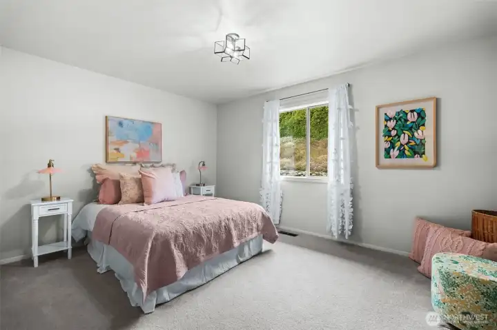 3rd oversized bedroom