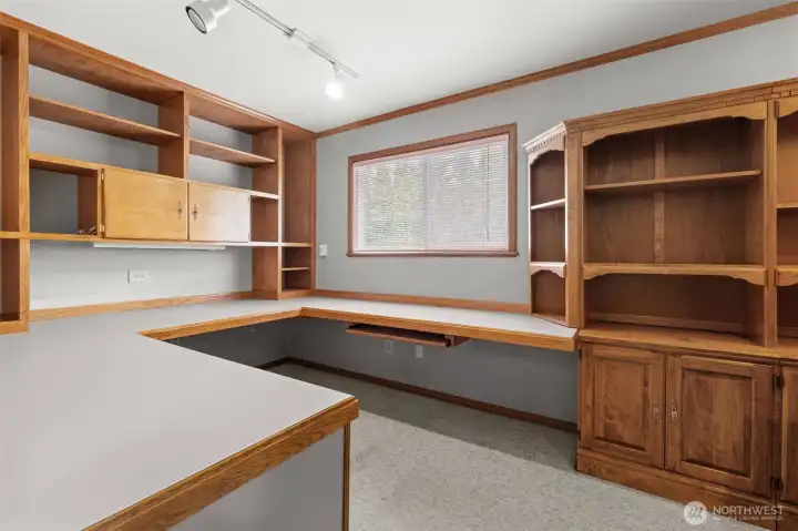 Extra office with it's own entrance in the back of the home