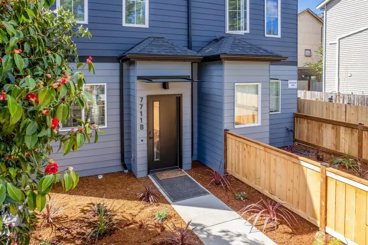 7711 B 11th Avenue SW, a perfect place to start enjoying a Seattle Summer!