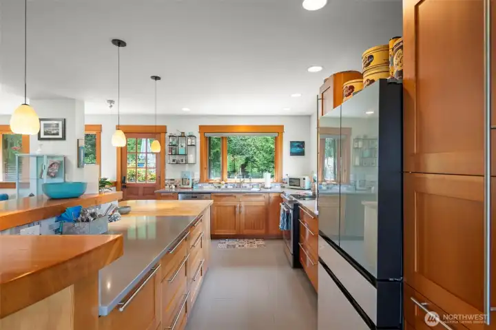 Look at those shiny new countertops!