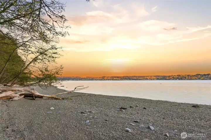 433' of private beach!