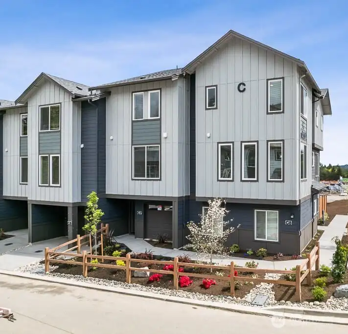 Photos are for representation only.  Features, colors and selections may differ from photograph. See site agent for details.