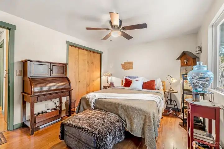 2nd Bedroom with 2 entrances