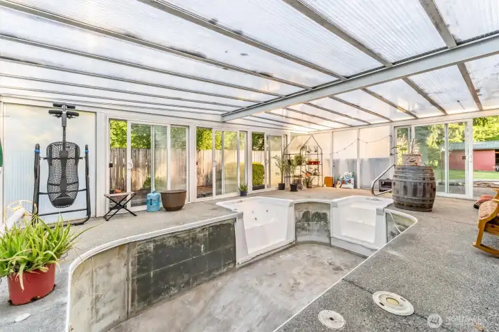 Pool Solarium