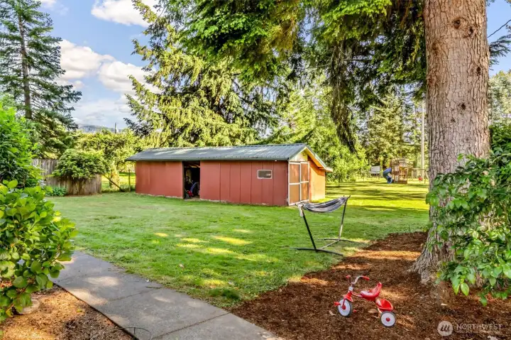 Outbuilding with stalls and great storage