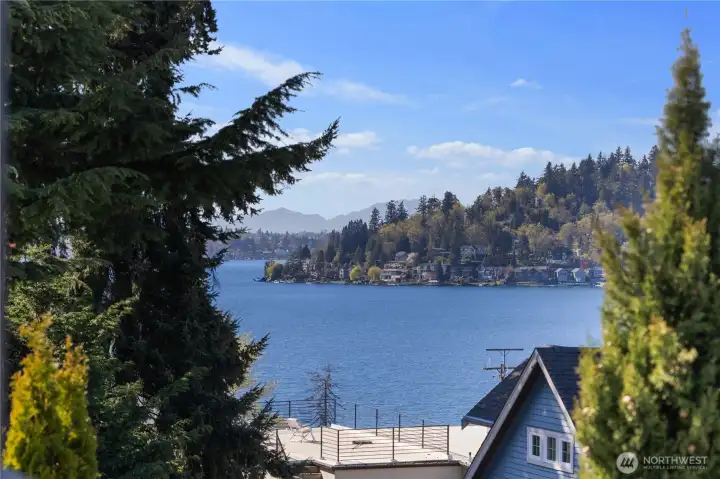 Mercer Island, Seattle, Bellevue, Mt Rainier and the Olympics all viewable