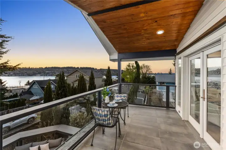 270 degree Views of the water from upstairs