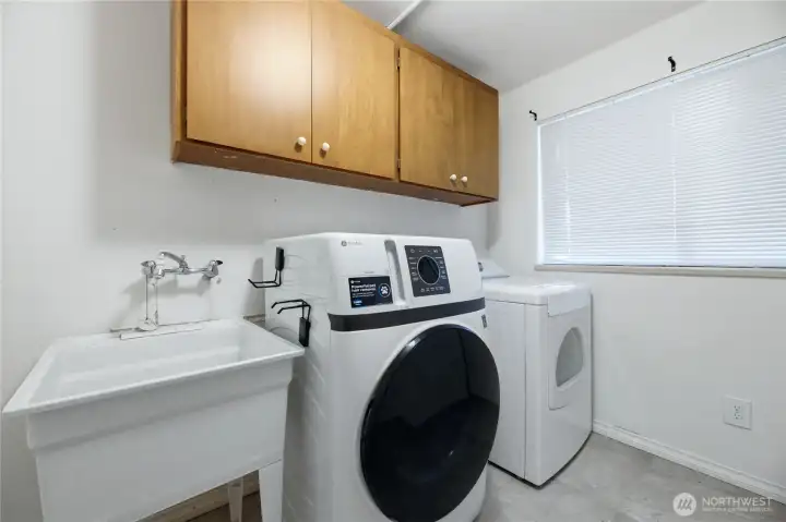 Laundry in the lower